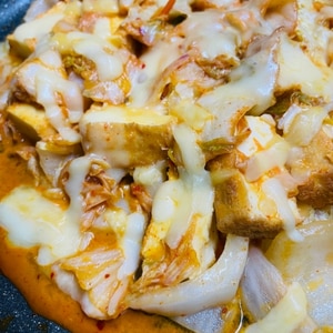 ボリューム満点♡厚揚げと白菜のキムチチーズ炒め